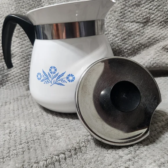 Vintage Corningware 8C Coffee Carafe with Iconic Cornflower Blue - Picture 3 of 7